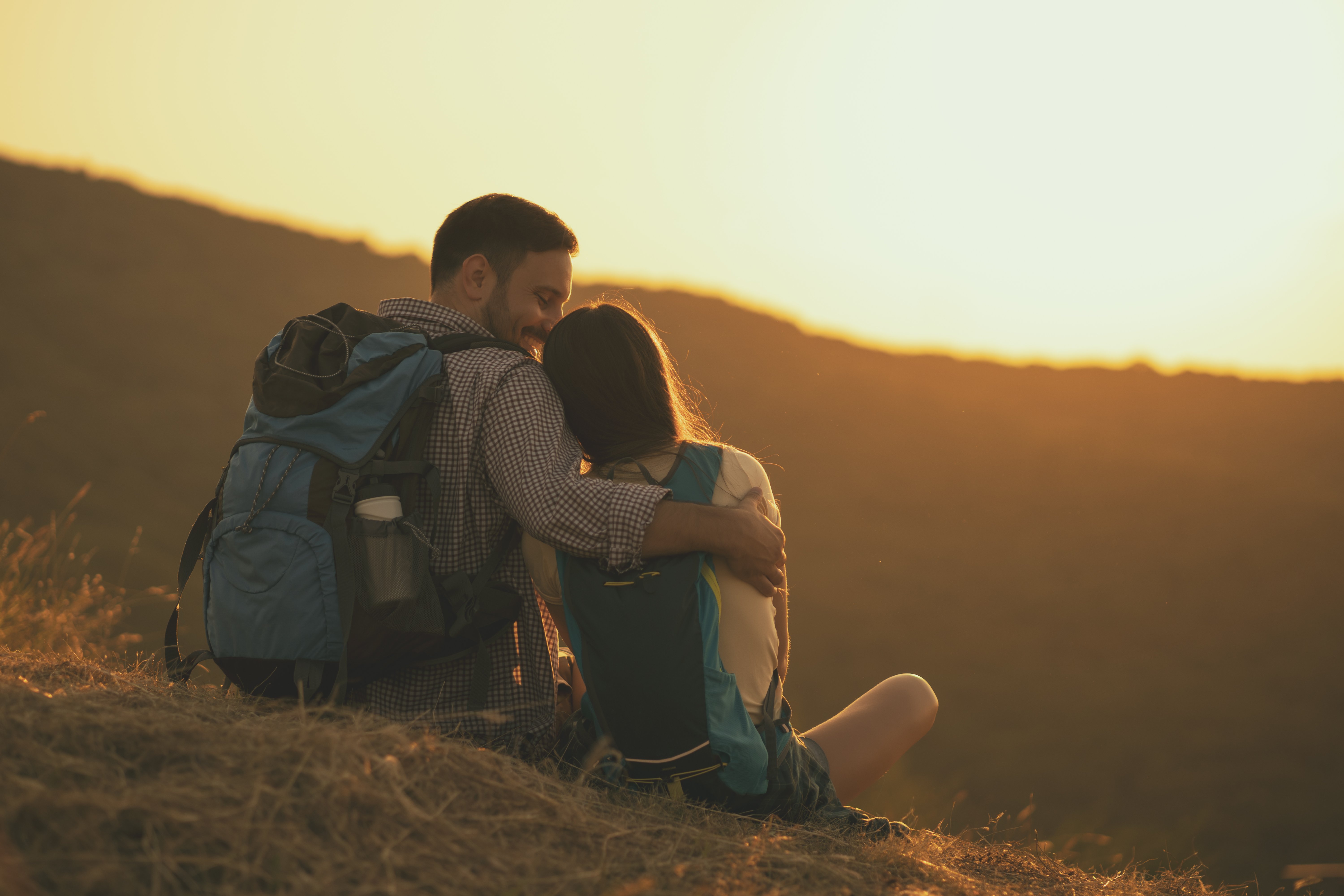couple-enjoying-sunset-MQP3R9N couple-enjoying-sunset-MQP3R9N